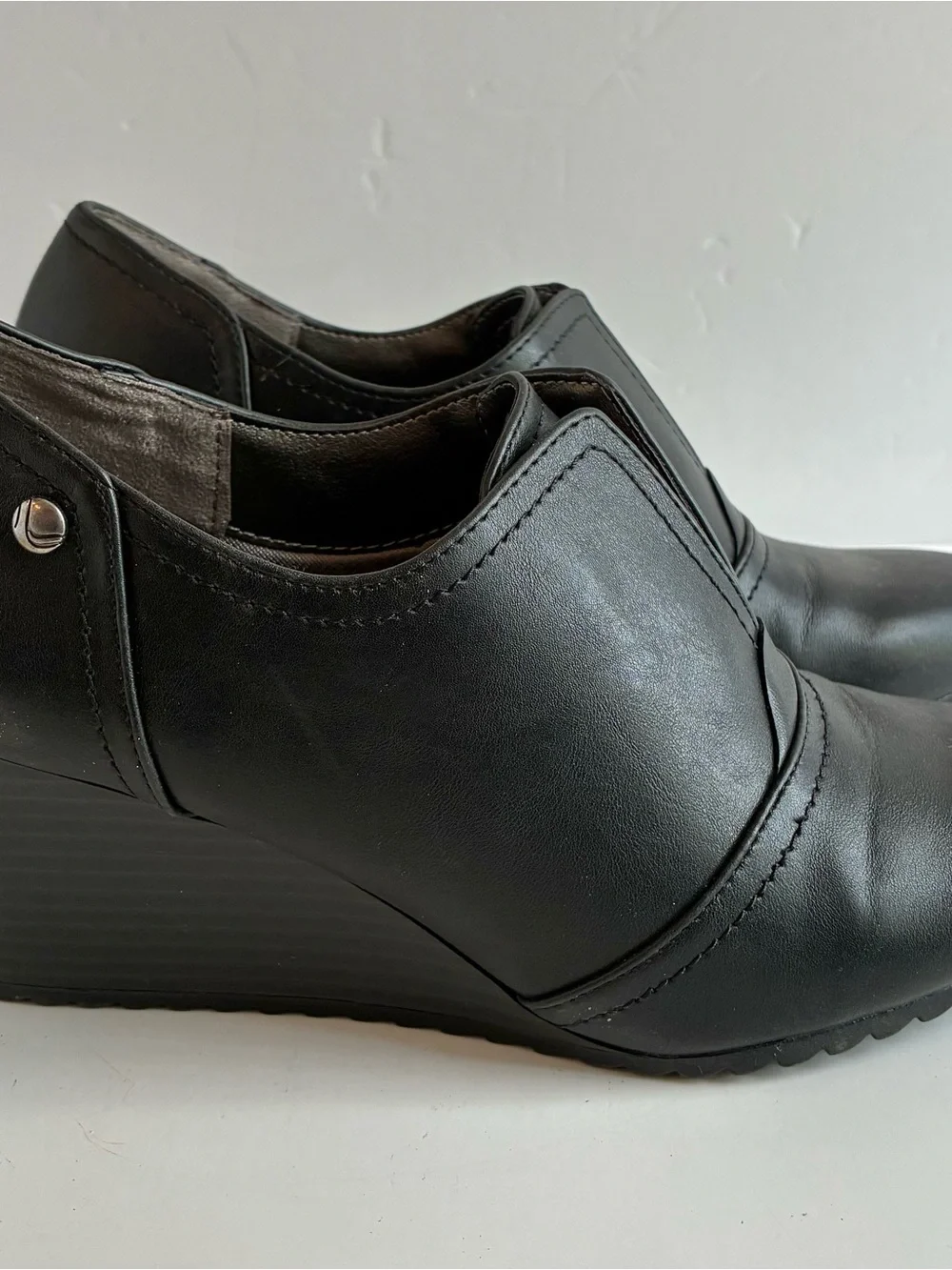 Life Stride Soft System Women’s Size 7 Black Leather Wedge Bootie